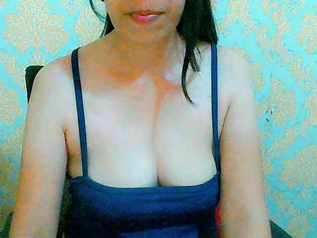 Yummyflirttits69 webcam