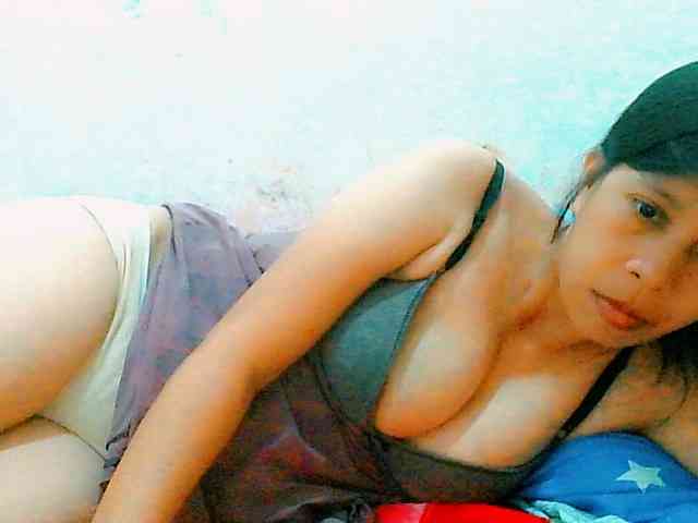 Yummyflirttits69 webcam