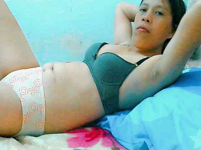 Yummyflirttits69 webcam