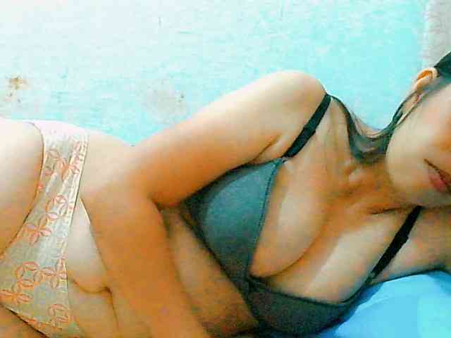 Yummyflirttits69 webcam