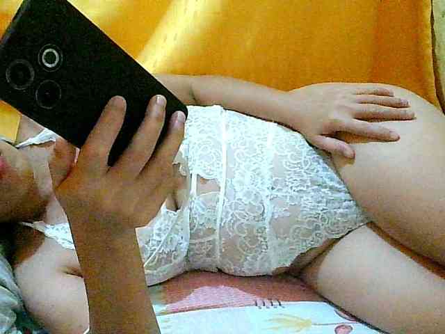 Yummyflirttits69 webcam