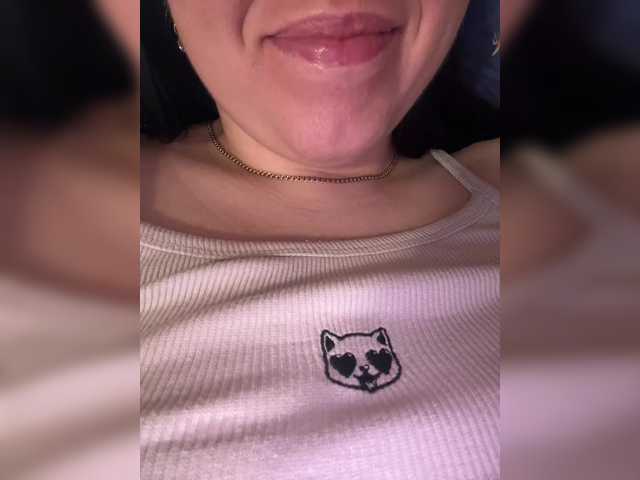 Amber-Lorinda's BongaCams show and profile