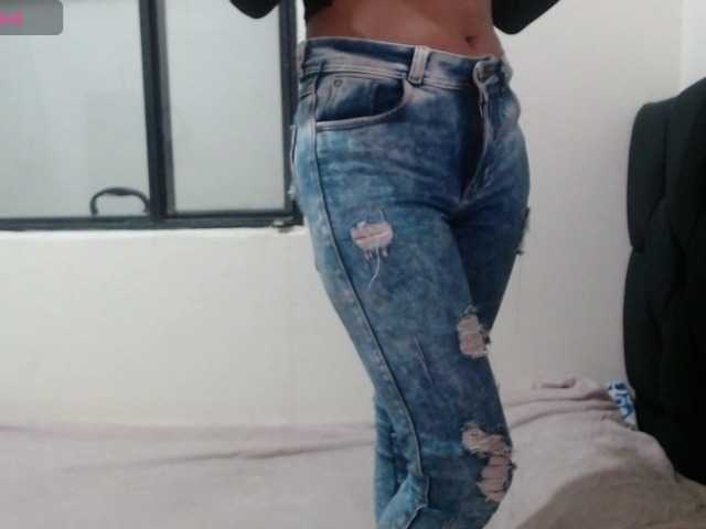 Masturbate to Maidy-19, she wants to masturbate for you maidy-19 from BongaCams