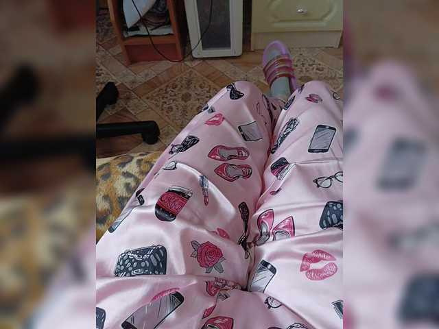 ZaraSss's BongaCams show and profile