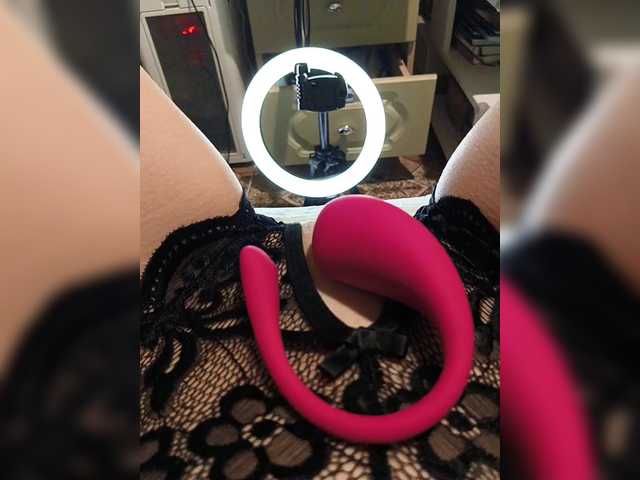 ZaraSss's BongaCams show and profile