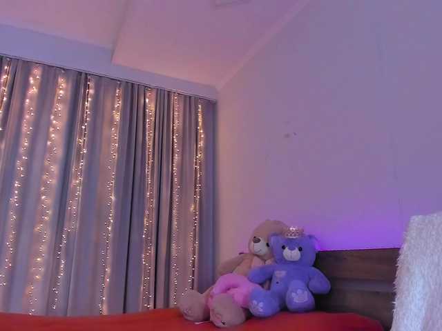 Dollyiaa's BongaCams show and profile