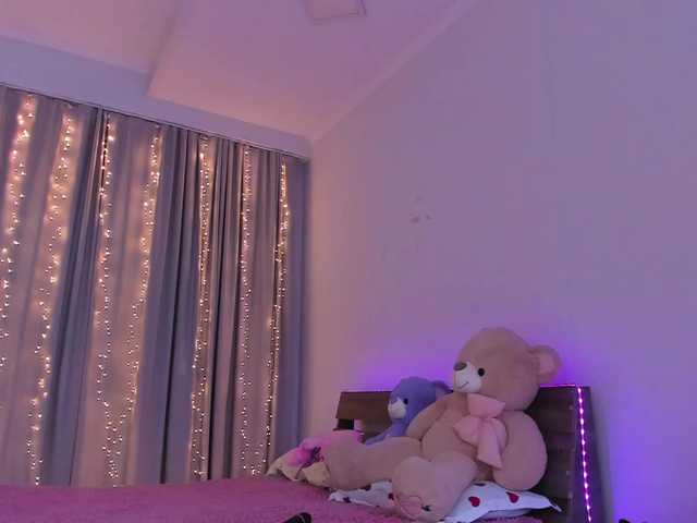 Dollyiaa's BongaCams show and profile