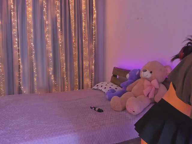 Dollyiaa's BongaCams show and profile