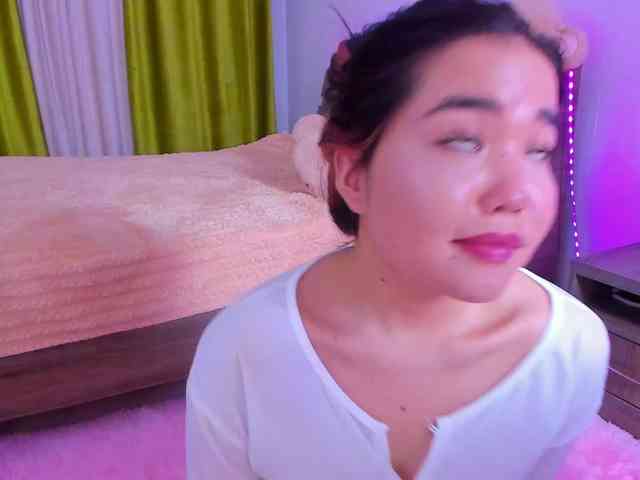 Dollyiaa webcam