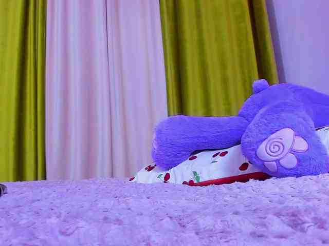 Dollyiaa Live Webcam on BongaCams