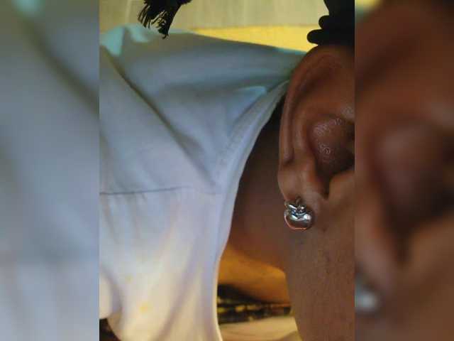 Petite-mpenzi's BongaCams show and profile