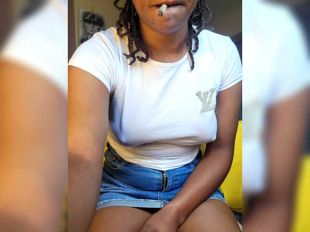 Petite-mpenzi's BongaCams show and profile