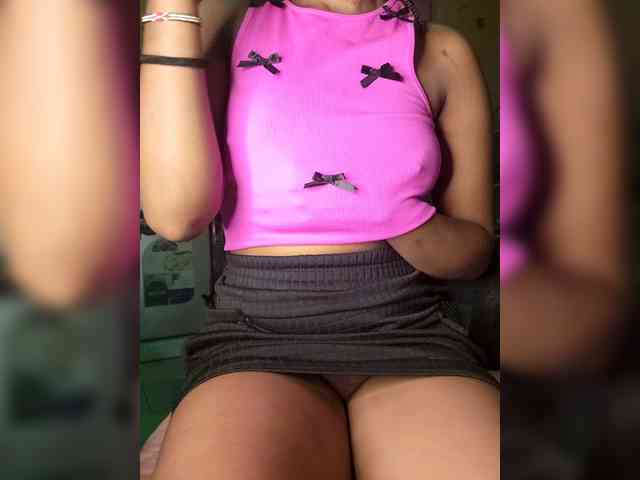 Petite-mpenzi webcam