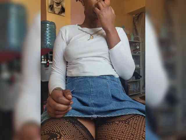 Petite-mpenzi webcam