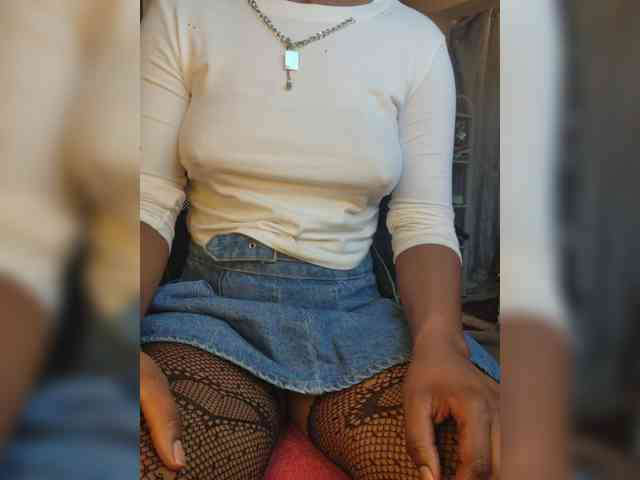 Petite-mpenzi webcam