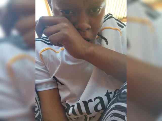 Petite-mpenzi webcam