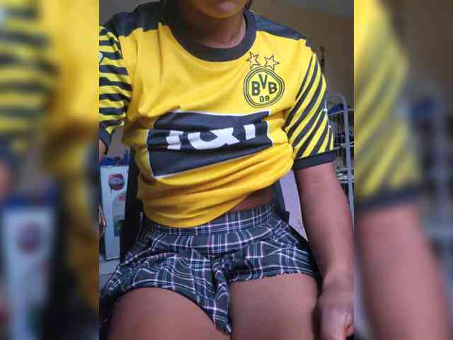 Petite-mpenzi webcam