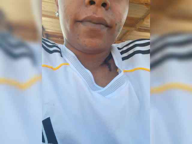 Petite-mpenzi webcam