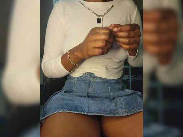 Petite-mpenzi webcam