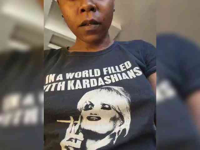 Petite-mpenzi webcam