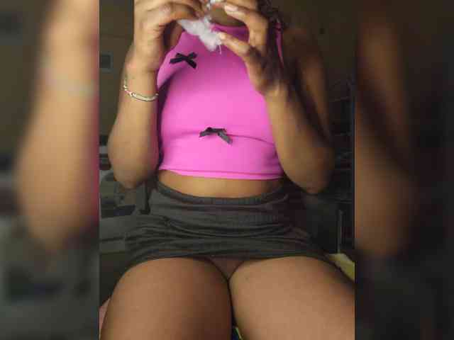 Petite-mpenzi webcam