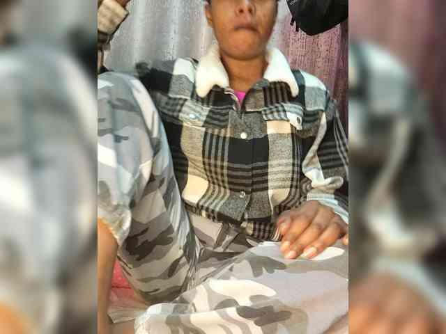 Petite-mpenzi webcam