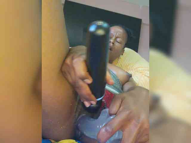 Petite-mpenzi webcam