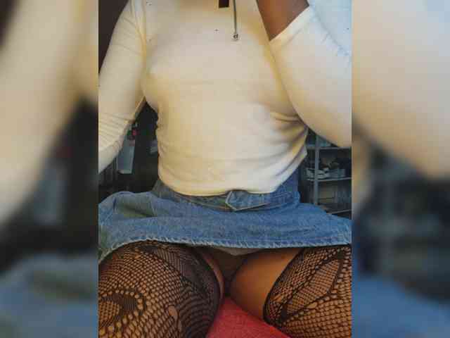 Petite-mpenzi Live Webcam on BongaCams