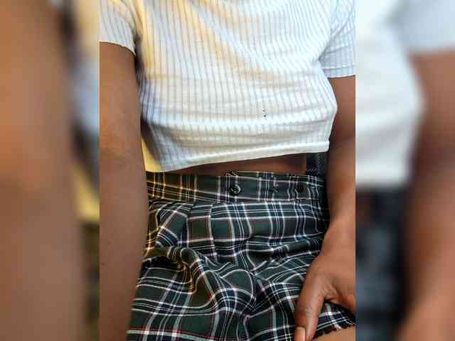 Petite-mpenzi webcam