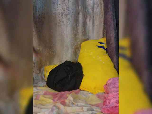 Petite-mpenzi webcam