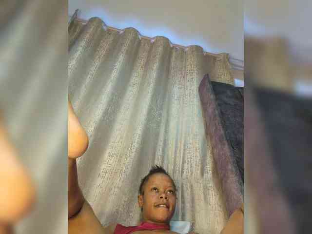 Petite-mpenzi webcam