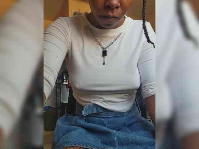 Petite-mpenzi webcam