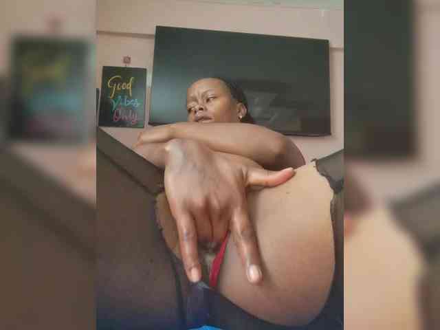 Petite-mpenzi webcam