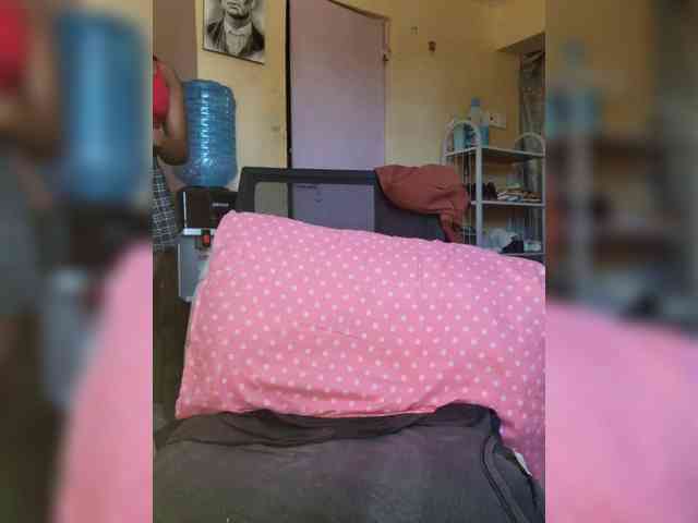 Petite-mpenzi webcam