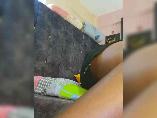 Petite-mpenzi webcam