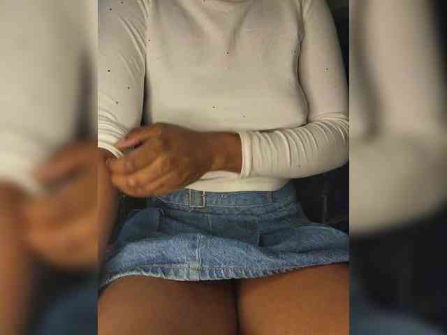 Petite-mpenzi webcam