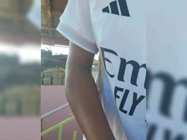 Petite-mpenzi webcam