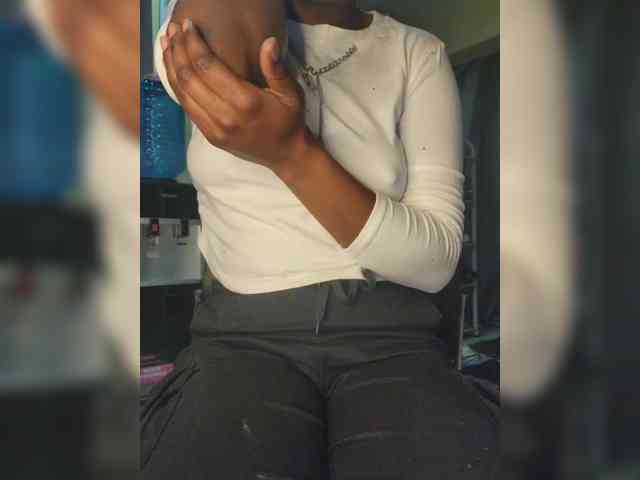 Petite-mpenzi webcam