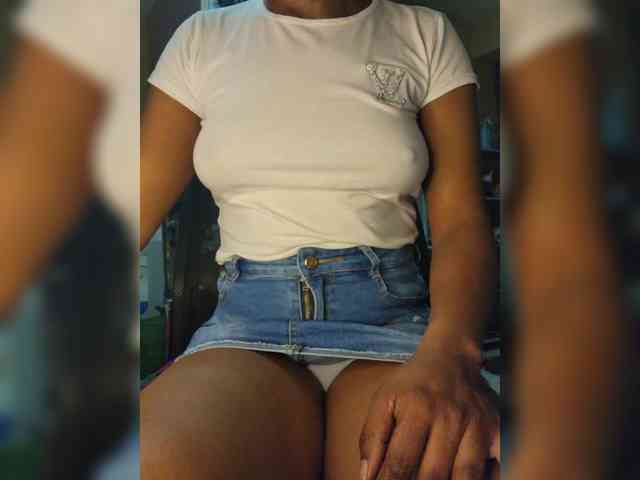 Petite-mpenzi webcam