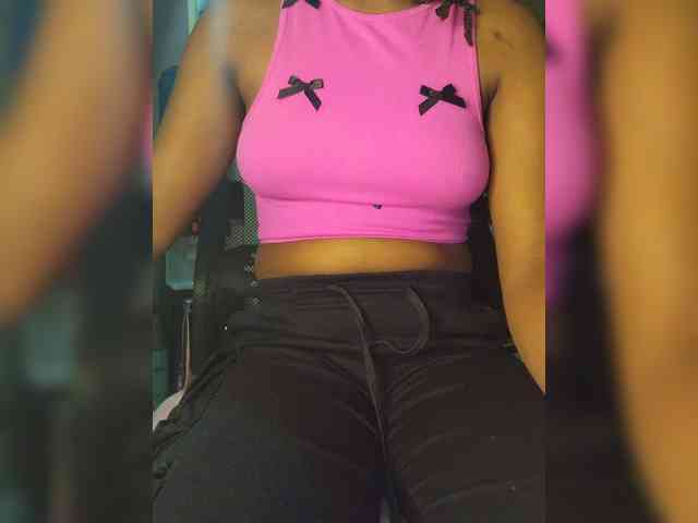 Petite-mpenzi webcam