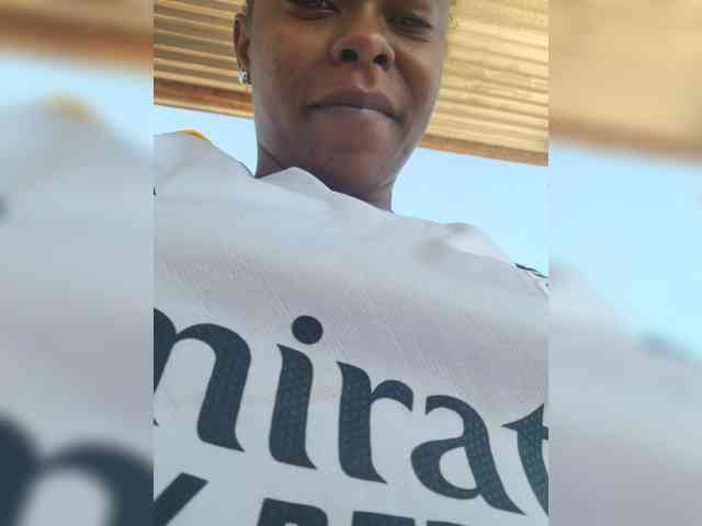 Petite-mpenzi webcam