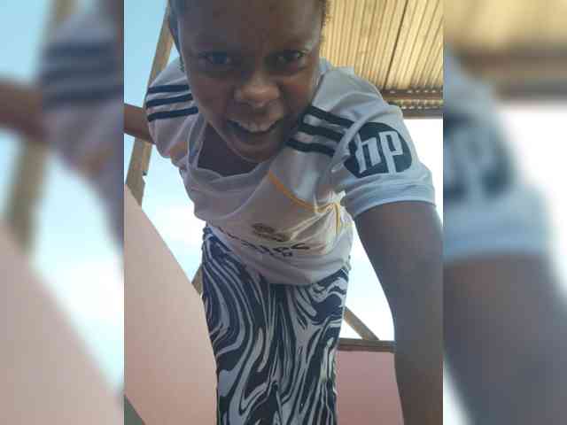 Petite-mpenzi webcam