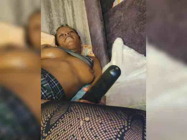 Petite-mpenzi webcam