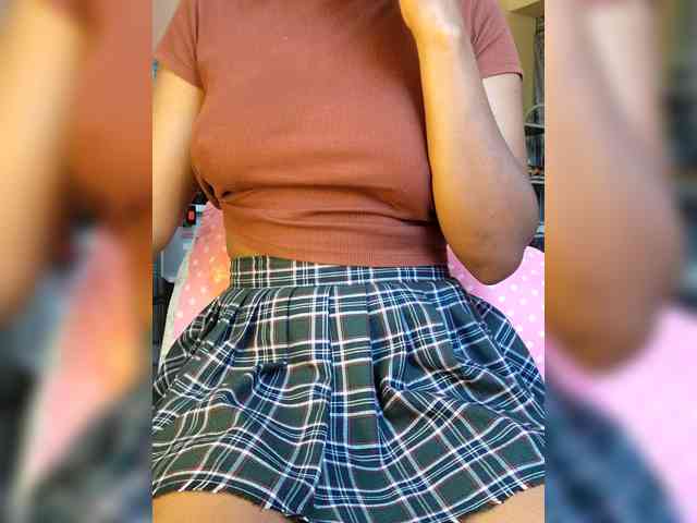 Petite-mpenzi webcam