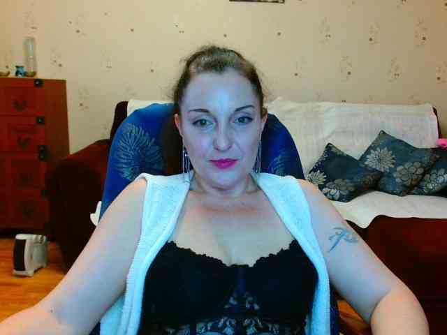 Alice3694 Live Webcam on BongaCams