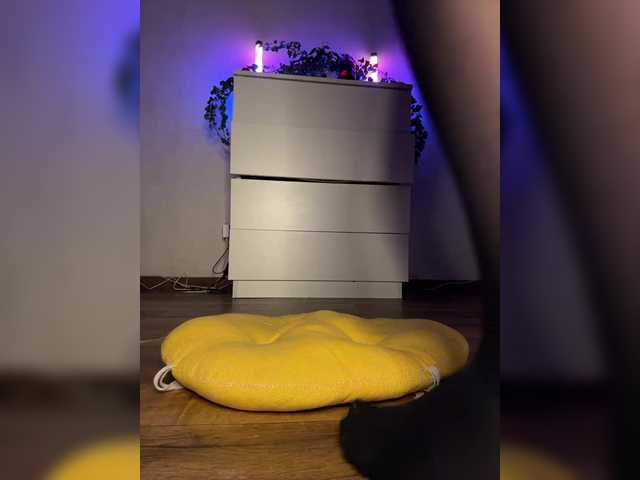 Sweet-Sweet's BongaCams show and profile