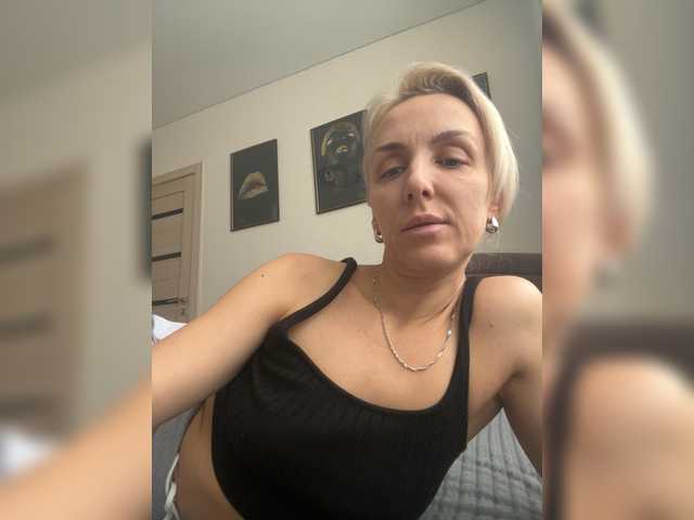 Alenaa's BongaCams show and profile