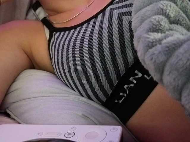 Alenaa's BongaCams show and profile