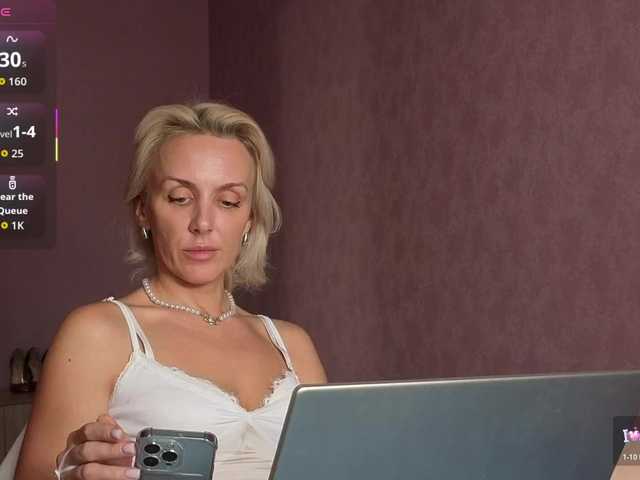 Alenaa from BongaCams