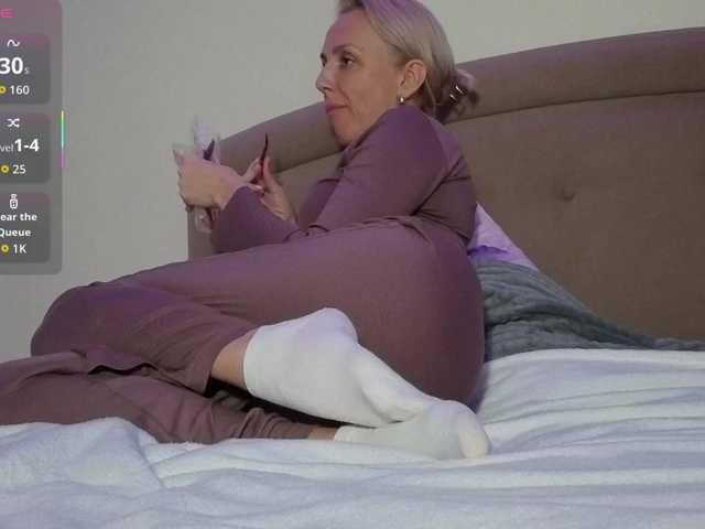 Alenaa's BongaCams show and profile